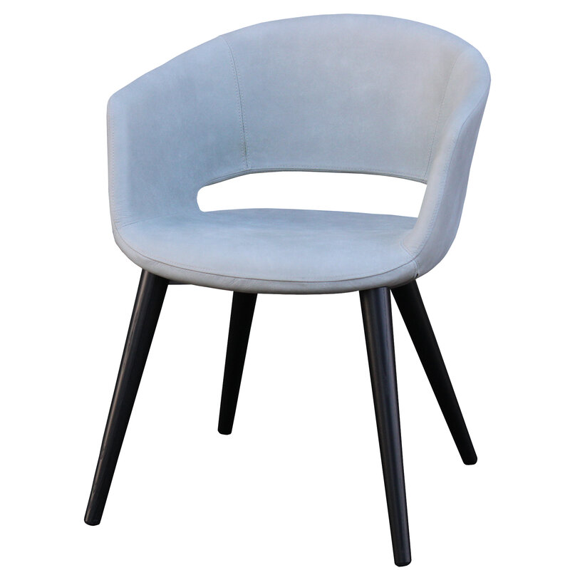 Busetto P258 <p>Poltroncina moderna con braccioli in massello di frassino, verniciatura personalizzabile in tinte da campionario 1