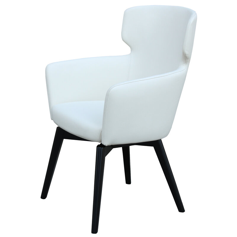 Busetto P273 <p>Poltroncina moderna con braccioli in massello di faggio, verniciatura personalizzabile in tinte da campionario 1
