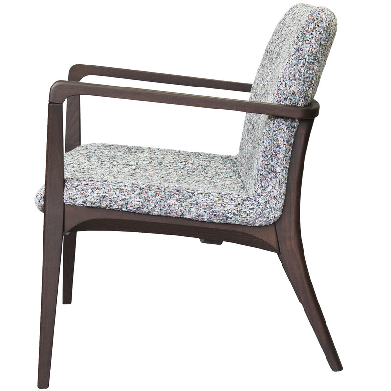 Busetto P006D <p>Poltrona moderna con braccioli in massello di faggio o frassino, verniciatura personalizzabile in tinte da campionario 2