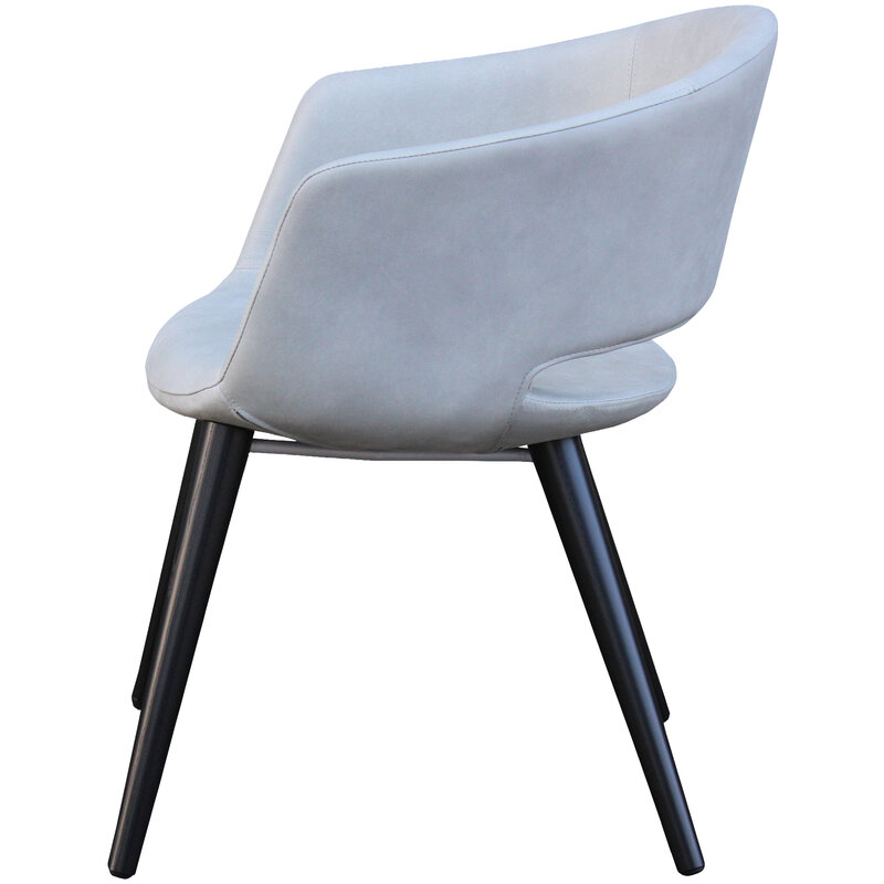 Busetto P258 <p>Poltroncina moderna con braccioli in massello di frassino, verniciatura personalizzabile in tinte da campionario 3