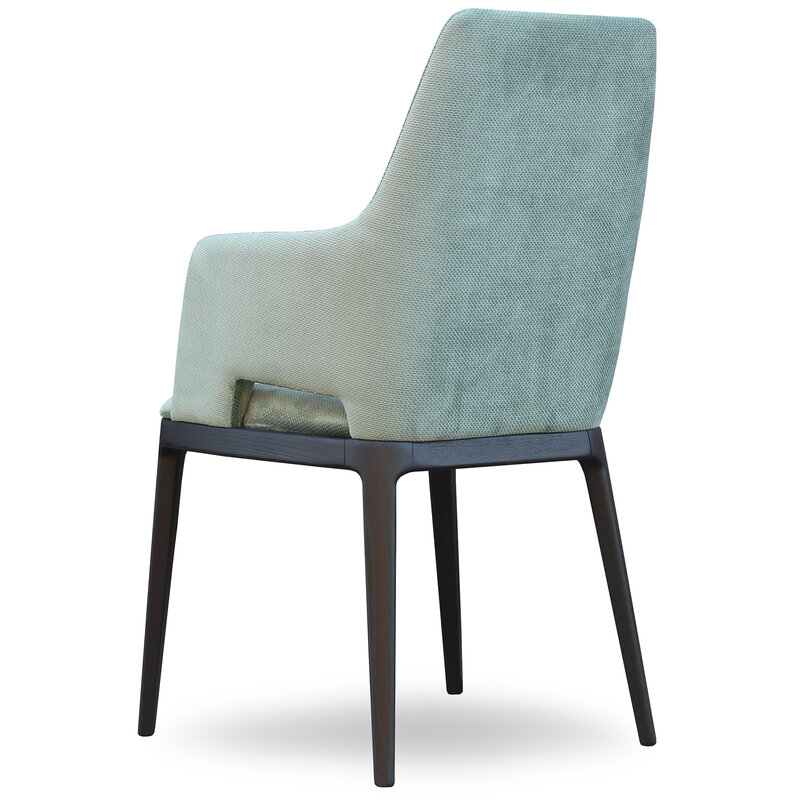 Busetto S035A <p><strong>ATTENZIONE: MODELLO DISPONIBILE PER QUANTITA' MINIMA DI 50 PEZZI&nbsp;</strong>Poltroncina con braccioli dal design moderno in massello di faggio o frassino 3