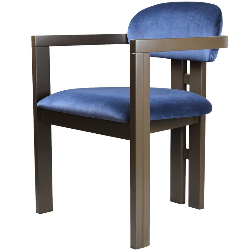 Busetto S022A <p>poltroncina con braccioli dal design moderno in legno massello di frassino o faggio (MIN 1