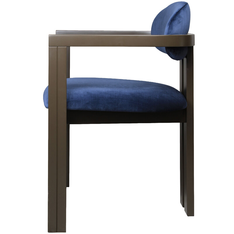 Busetto S022A <p>poltroncina con braccioli dal design moderno in legno massello di frassino o faggio (MIN 3
