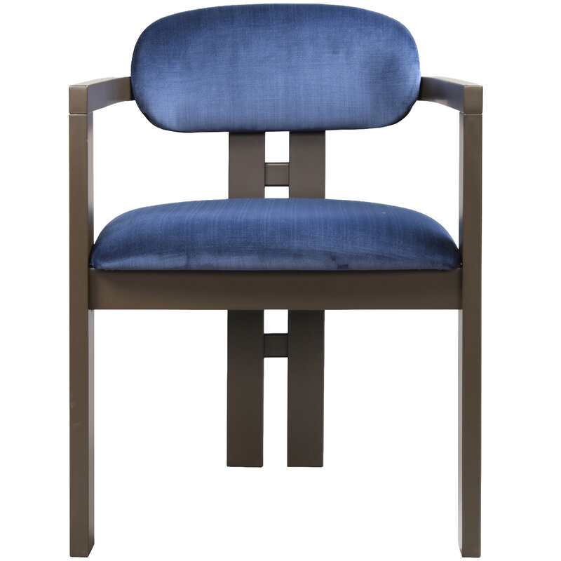 Busetto S022A <p>poltroncina con braccioli dal design moderno in legno massello di frassino o faggio (MIN 2